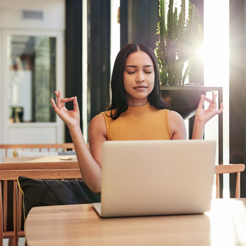 Les bienfaits des huiles essentielles pour réduire le stress au quotidien